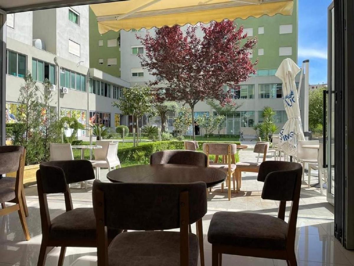 Brand24 Apartment فلورا المظهر الخارجي الصورة